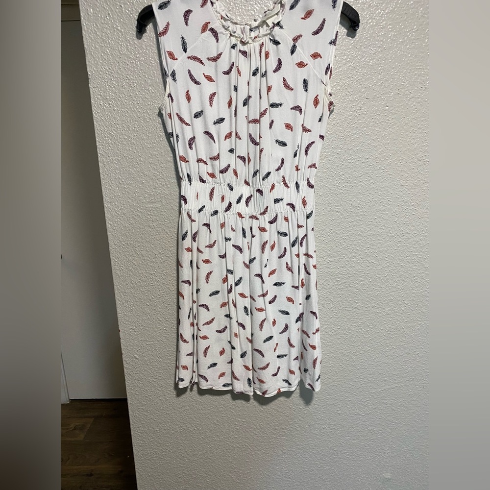 H&M Lightweight Dress with Feather Pattern